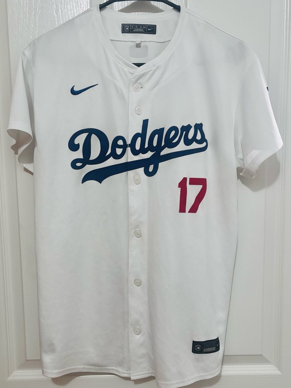 Shohei Ohtani #17 LA Dodgers
Big Kid's Nike MLB Jersey Size XL (Women’s sm/med)